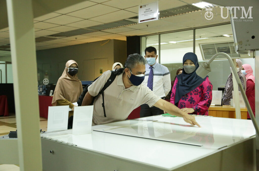 Lawatan Dr Ghazali Mohamed Fadzil ke Perpustakaan UTM Pada 16 November 2021