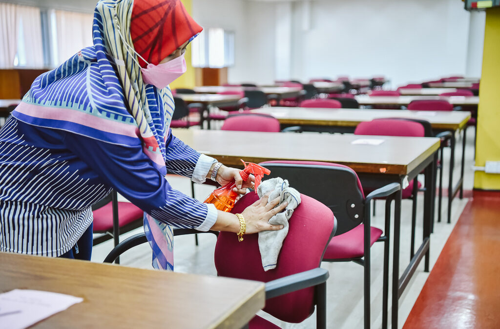 Program Gotong-royong EKSA Bil.3/2021 di  Perpustakaan UTMKL pada 8 oktober 2021