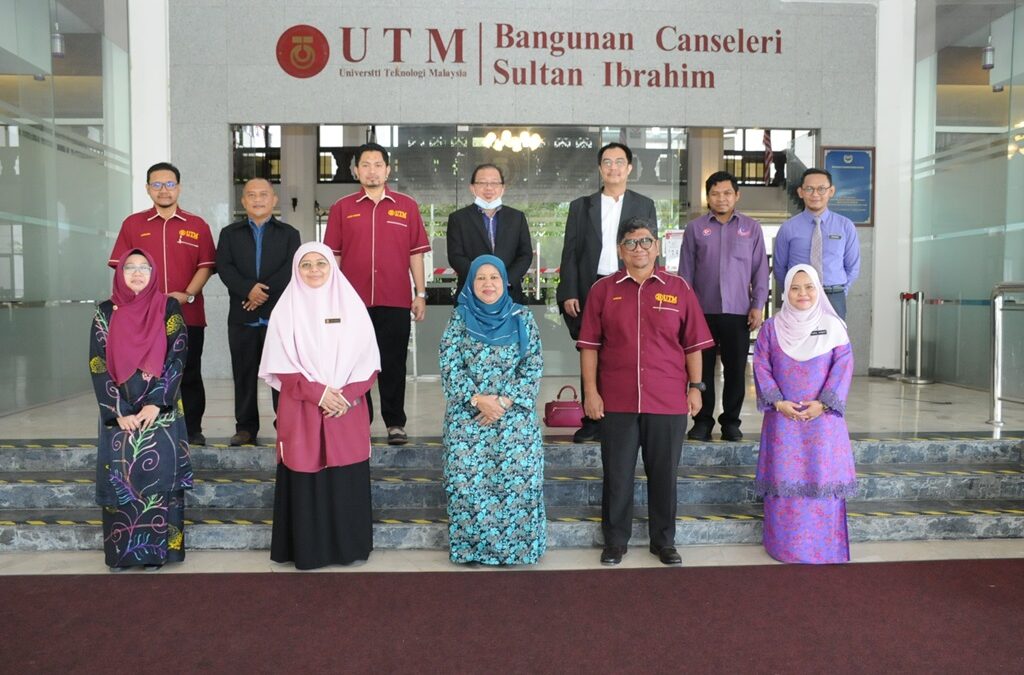 MoU MoA UTM Bersama Yayasan Pembangunan Keluarga Darul Takzim Pada 21 Sept 2020