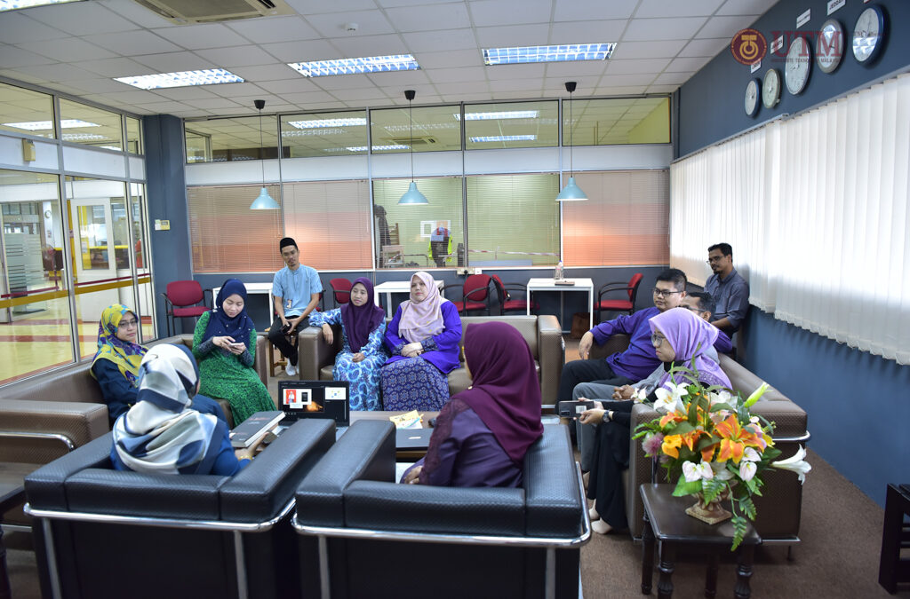 Sesi Perkongsian Buku oleh staf Perpustakaan UTMKL ‘BookTalk@Library/Siri 2 pada 28 oktober 2022