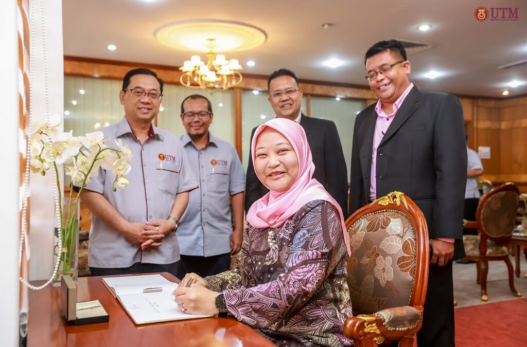 Kunjungan Hormat Pengarah MARA Negeri Johor