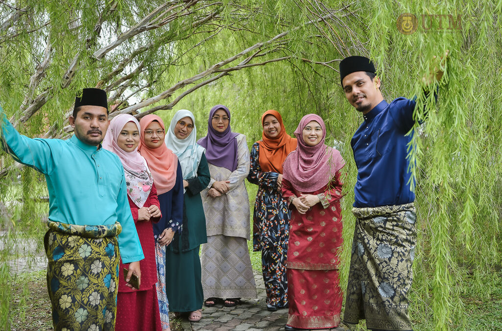 Sesi Penggambaran Hari Raya Aidilfitri Staf Perpustakaan UTMKL pada April 2023