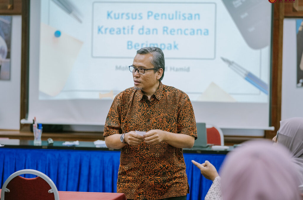 Kursus Penulisan Kreatif & Rencana Berimpak bertempat di Dewan Al-Ghazali, MSI, Universiti Teknologi Malaysia (UTM), Johor Bahru